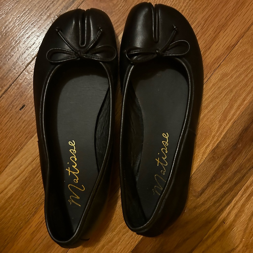 Black Tabi Flats